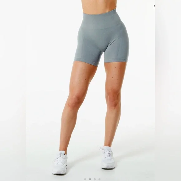 Alphalete Amplify Scrunched Shorts 4.5” - Picture 3 of 4